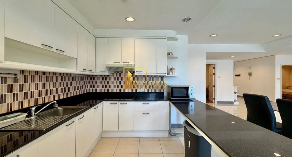 Condo en alquiler de 3 habitaciones en Watthana, Bangkok