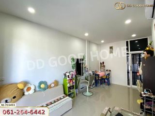For sale 2 bed townhouse in Wiang Sa, Surat Thani