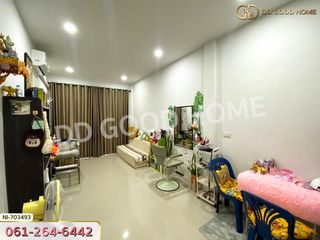For sale 2 bed townhouse in Wiang Sa, Surat Thani
