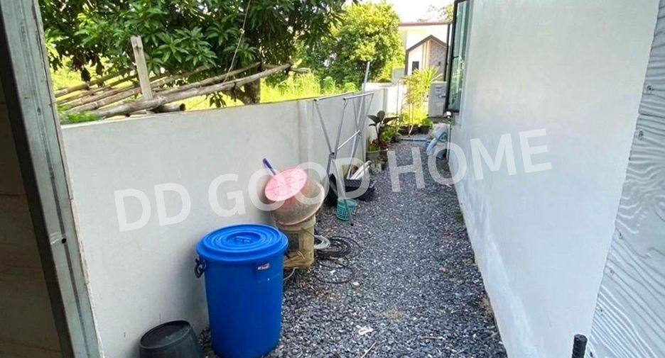 For sale 2 bedrooms townhouse in Wiang Sa, Surat Thani