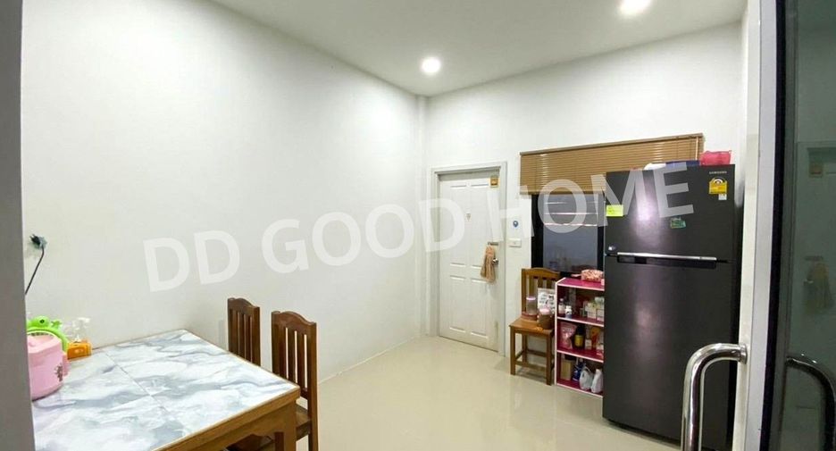 For sale 2 bedrooms townhouse in Wiang Sa, Surat Thani