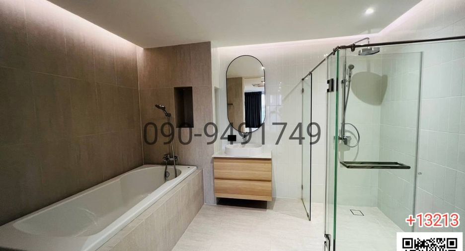 For rent 2 bedrooms condo in Watthana, Bangkok