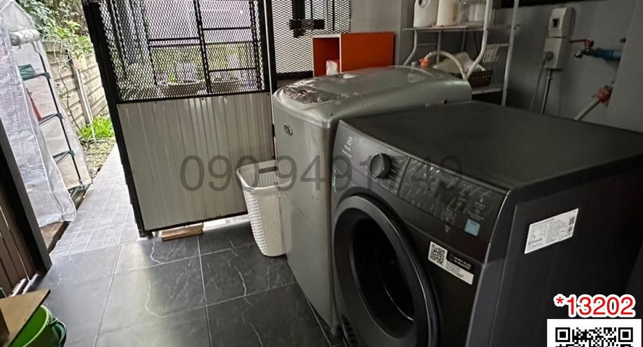 For rent 4 bedrooms house in Khlong Sam Wa, Bangkok
