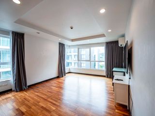 For sale 3 bed condo in Watthana, Bangkok