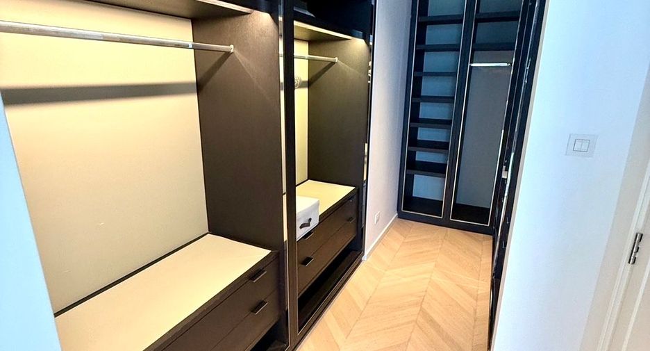 À louer 3 chambres condo à Bang Kho Laem, Bangkok