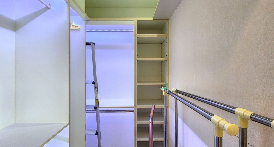 For sale 2 bedrooms condo in Khlong Toei, Bangkok