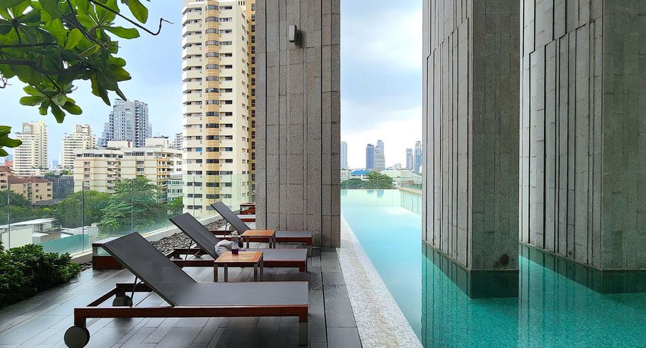 For sale 2 bedrooms condo in Khlong Toei, Bangkok