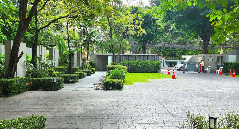For sale 2 bedrooms condo in Khlong Toei, Bangkok