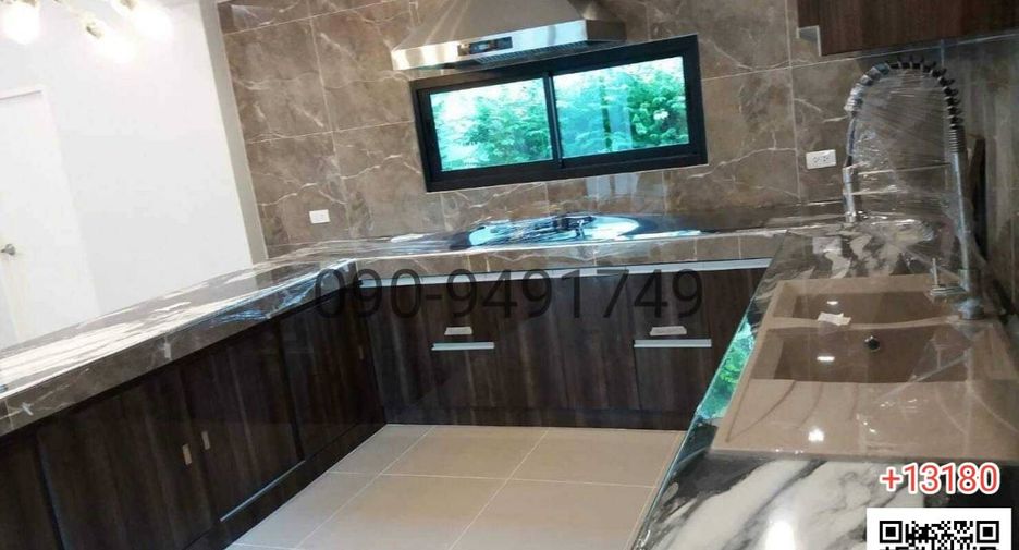For rent 7 bedrooms house in Bang Kapi, Bangkok