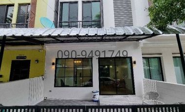 For rent 3 bedrooms townhouse in Suan Luang, Bangkok