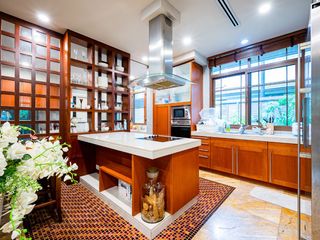 For sale 5 Beds house in Watthana, Bangkok
