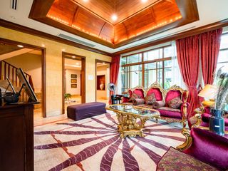 For sale 5 Beds house in Watthana, Bangkok