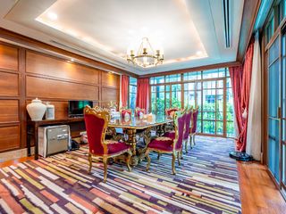 For sale 5 Beds house in Watthana, Bangkok