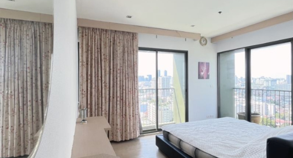 For sale 2 bedrooms condo in Watthana, Bangkok
