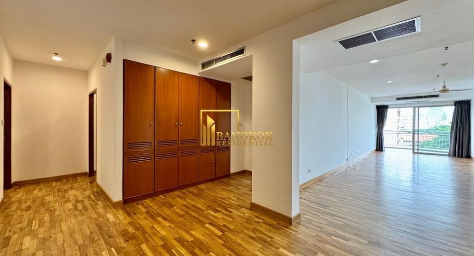 For rent 3 bedrooms condo in Sathon, Bangkok