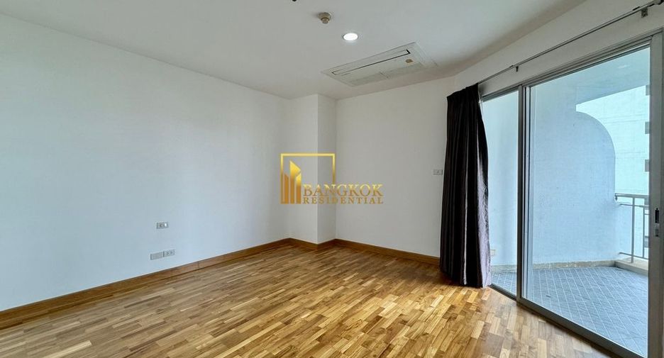 For rent 3 bedrooms condo in Sathon, Bangkok