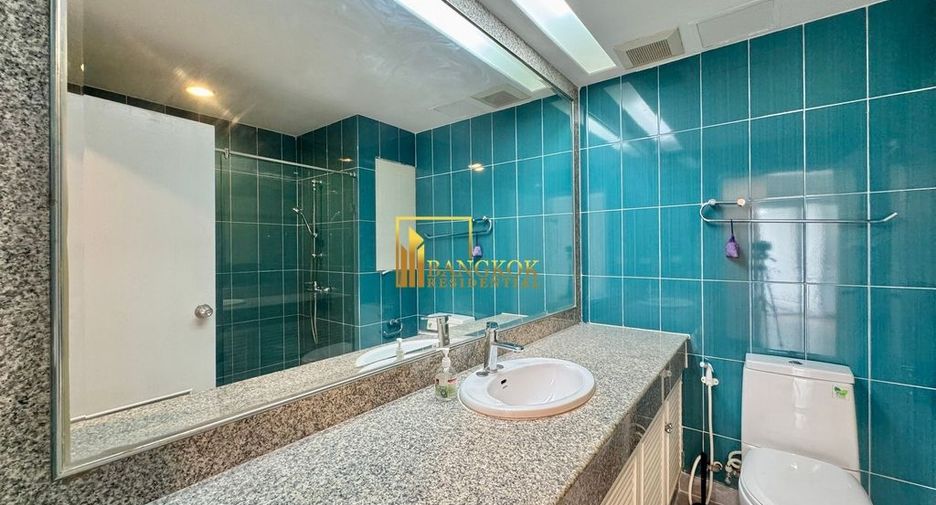 For rent 3 bedrooms condo in Sathon, Bangkok