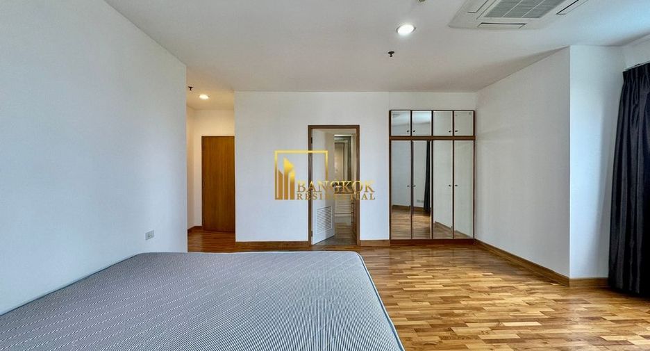 For rent 3 bedrooms condo in Sathon, Bangkok
