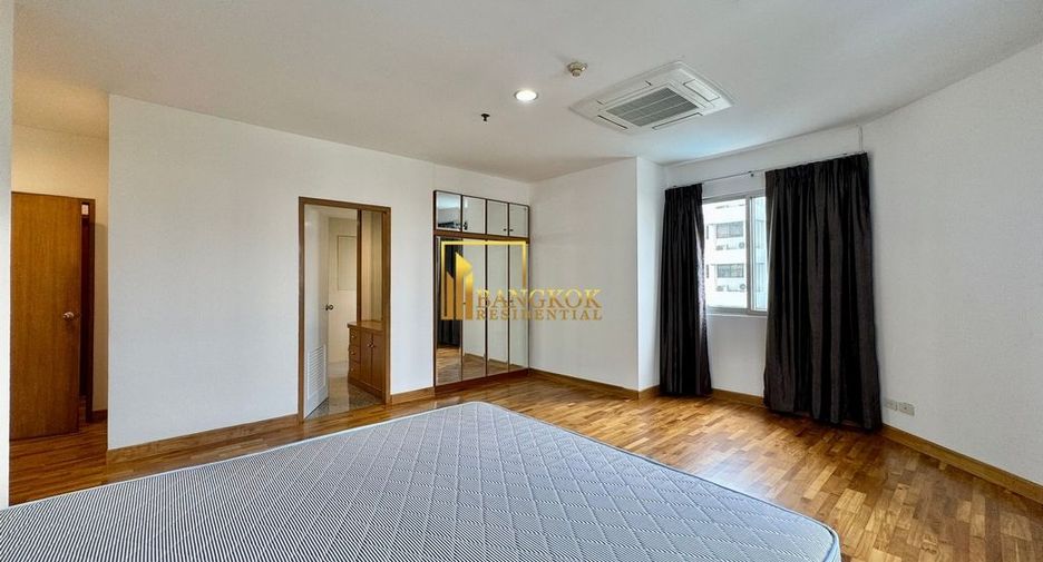 For rent 3 bedrooms condo in Sathon, Bangkok