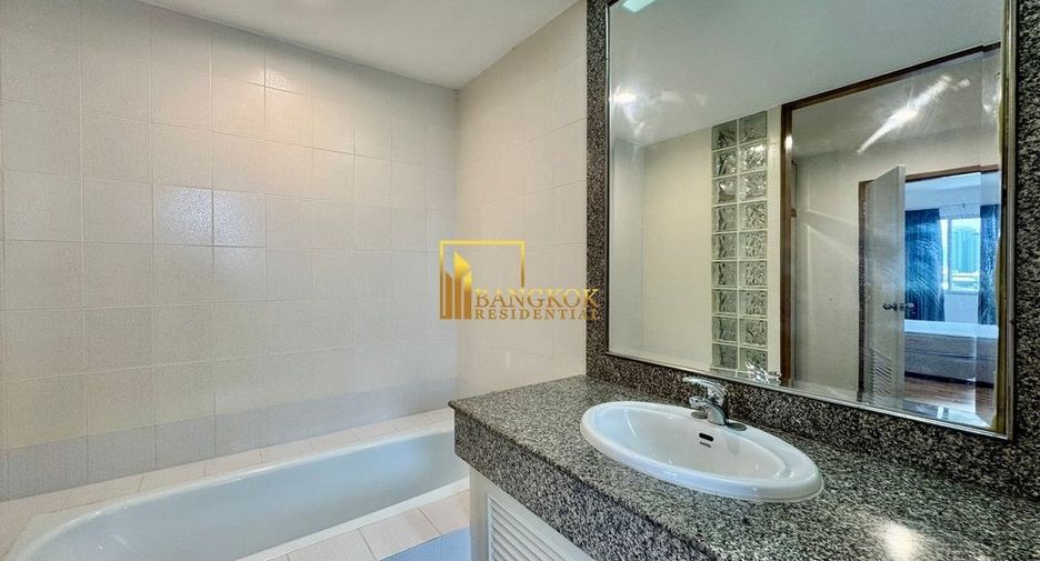 For rent 3 bedrooms condo in Sathon, Bangkok