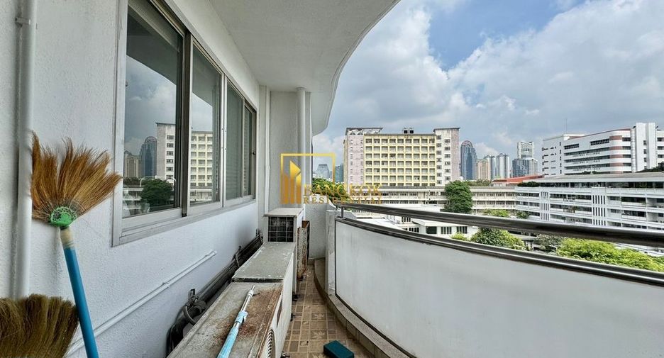 For rent 3 bedrooms condo in Sathon, Bangkok