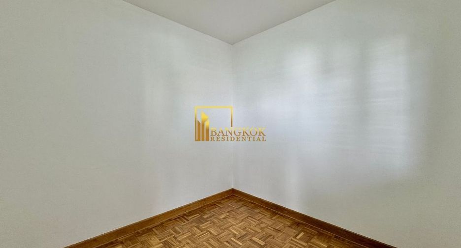 For rent 3 bedrooms condo in Sathon, Bangkok