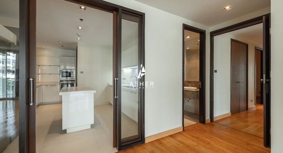 For sale 4 bedrooms condo in Khlong Toei, Bangkok