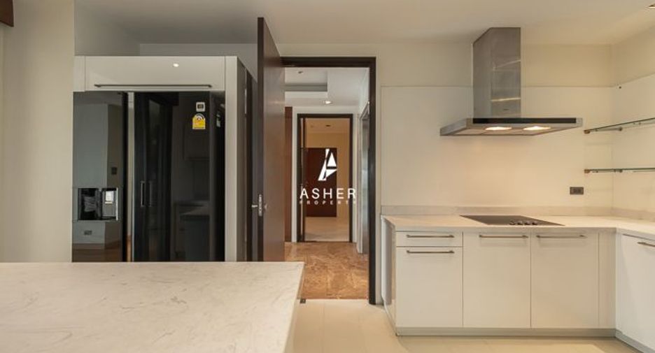 For sale 4 bedrooms condo in Khlong Toei, Bangkok