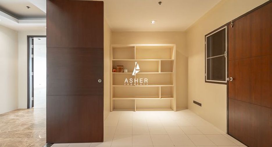 For sale 4 bedrooms condo in Khlong Toei, Bangkok