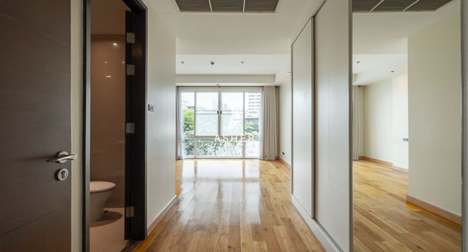 For sale 4 bedrooms condo in Khlong Toei, Bangkok