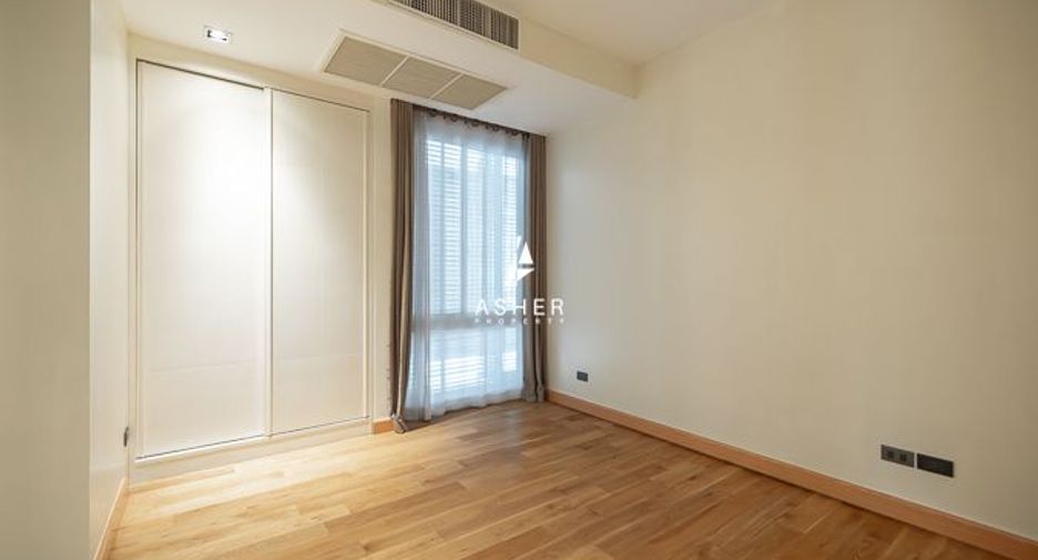 For sale 4 bedrooms condo in Khlong Toei, Bangkok