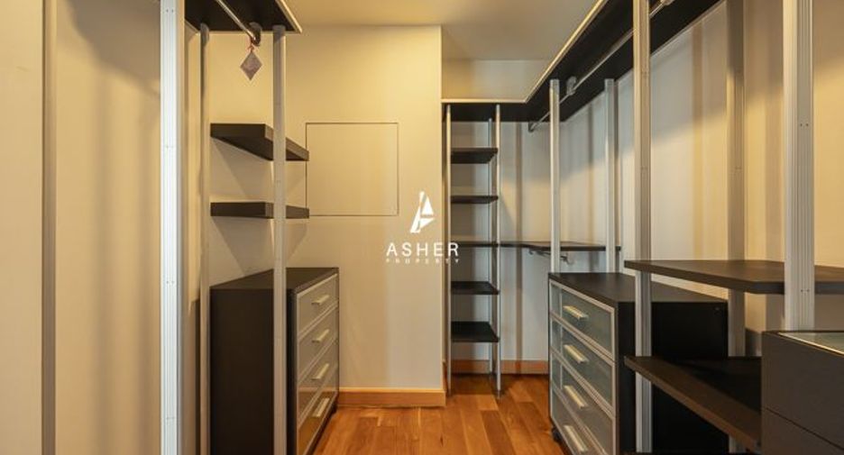 For sale 4 bedrooms condo in Khlong Toei, Bangkok