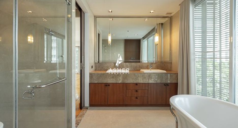 For sale 4 bedrooms condo in Khlong Toei, Bangkok