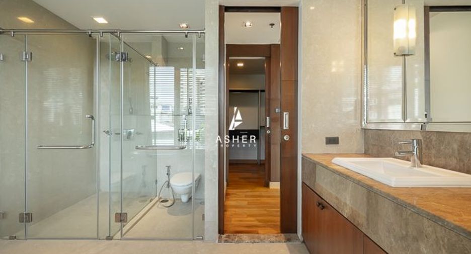 For sale 4 bedrooms condo in Khlong Toei, Bangkok
