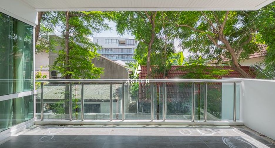 For sale 4 bedrooms condo in Khlong Toei, Bangkok