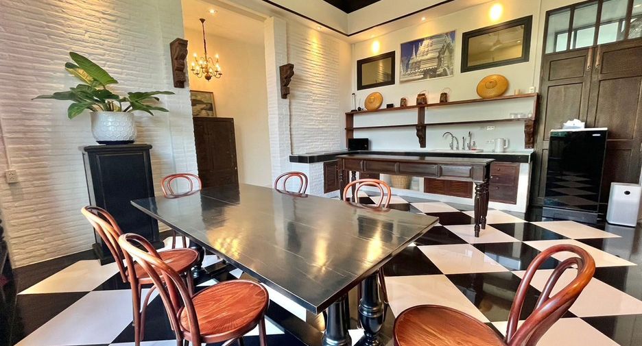 For sale 7 bedrooms villa in Mueang Chiang Mai, Chiang Mai