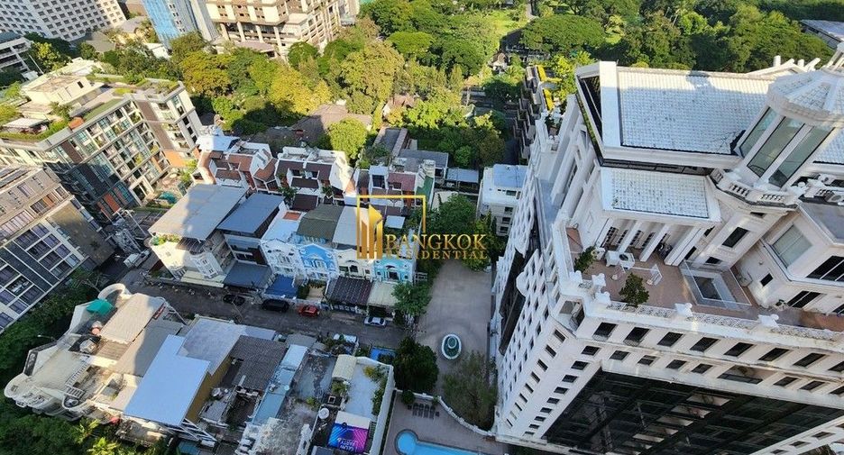 For rent 3 bedrooms condo in Pathum Wan, Bangkok