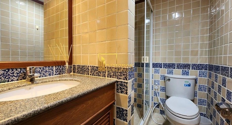 For rent 3 bedrooms condo in Pathum Wan, Bangkok