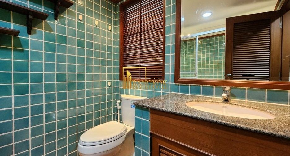 For rent 3 bedrooms condo in Pathum Wan, Bangkok