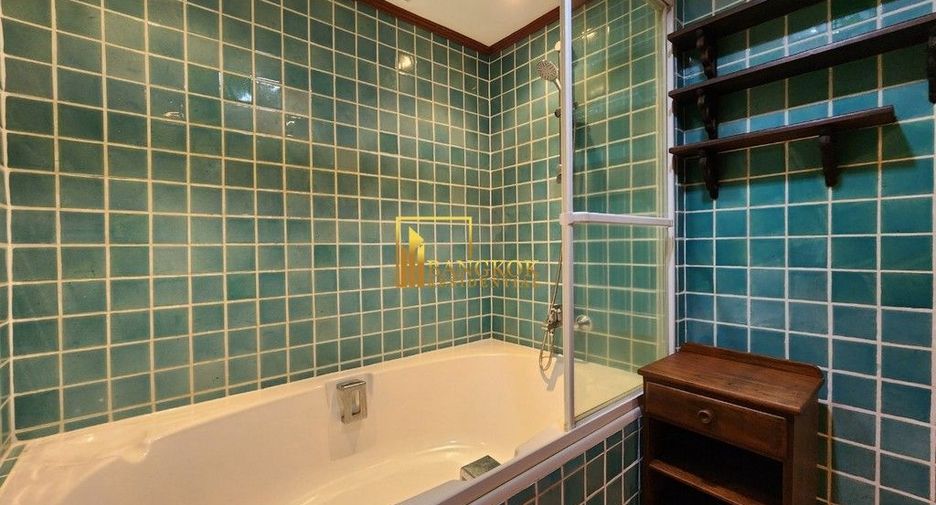 For rent 3 bedrooms condo in Pathum Wan, Bangkok