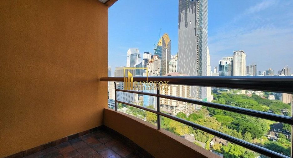 For rent 3 bedrooms condo in Pathum Wan, Bangkok
