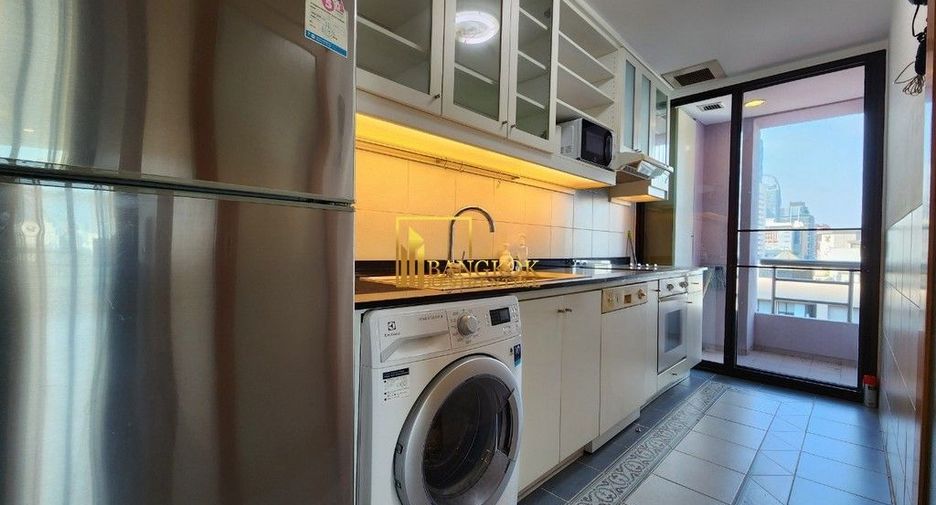 For rent 2 bedrooms condo in Pathum Wan, Bangkok