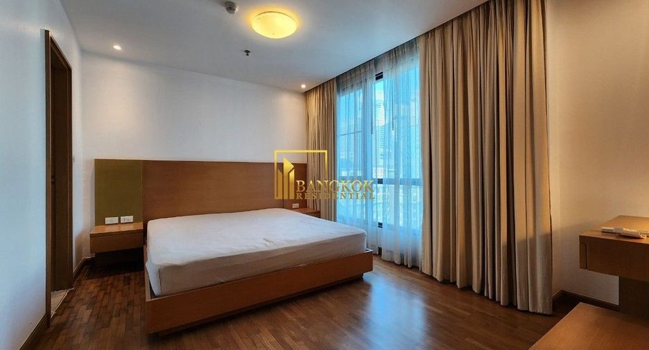 For rent 2 bedrooms condo in Pathum Wan, Bangkok