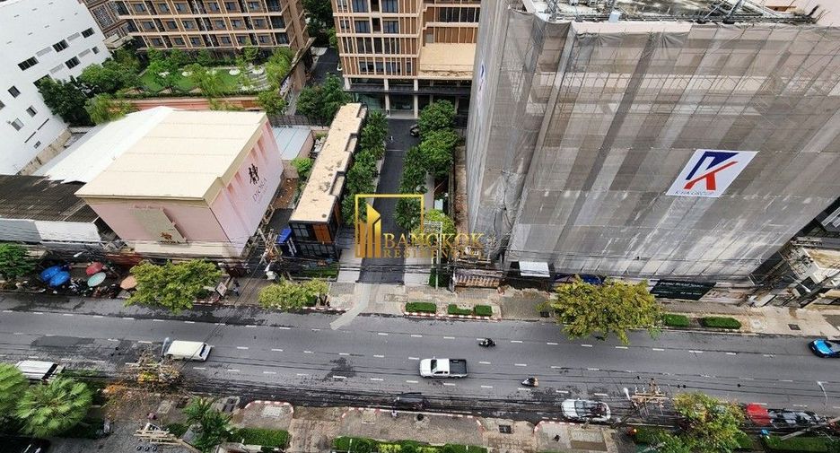 For rent 3 bedrooms condo in Pathum Wan, Bangkok