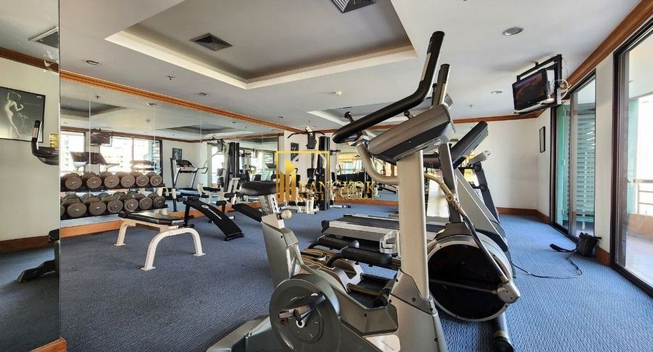 For rent 3 bedrooms condo in Pathum Wan, Bangkok