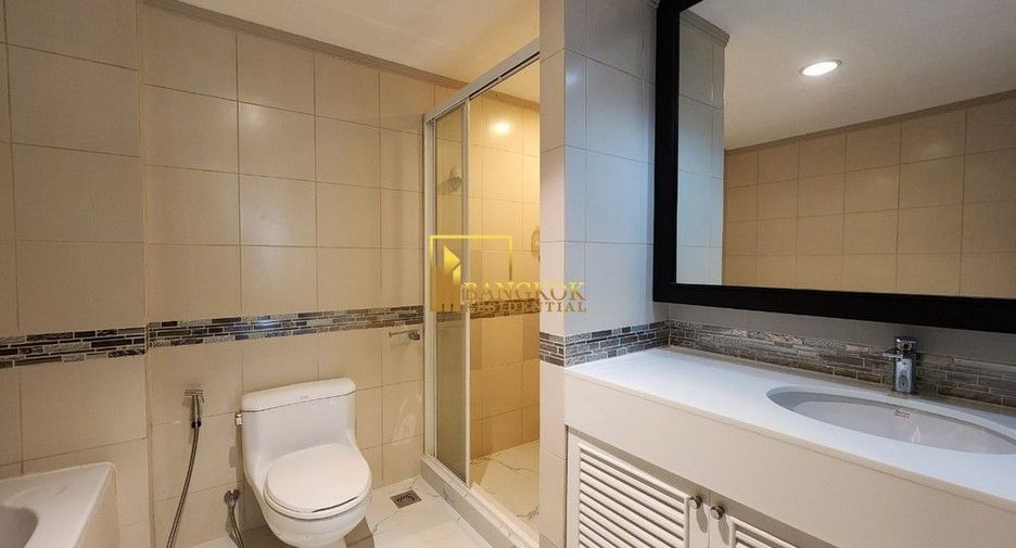 For rent 3 bedrooms condo in Pathum Wan, Bangkok