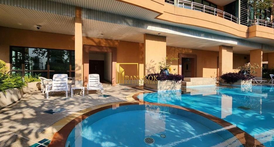 For rent 3 bedrooms condo in Pathum Wan, Bangkok
