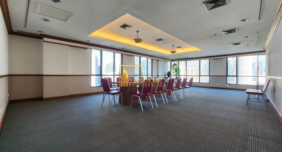 For rent 3 bedrooms condo in Pathum Wan, Bangkok