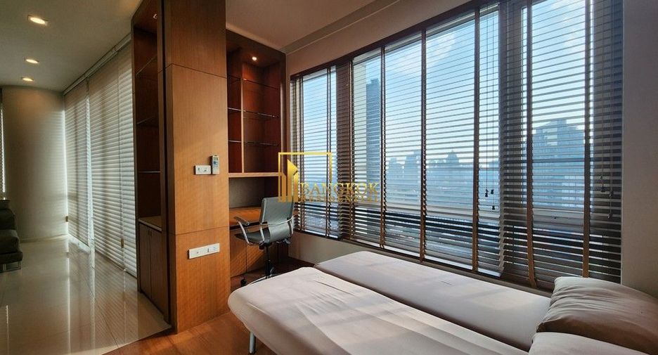 For rent 2 bedrooms condo in Pathum Wan, Bangkok