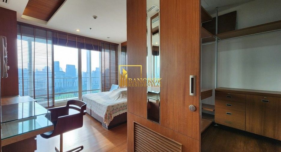 For rent 2 bedrooms condo in Pathum Wan, Bangkok